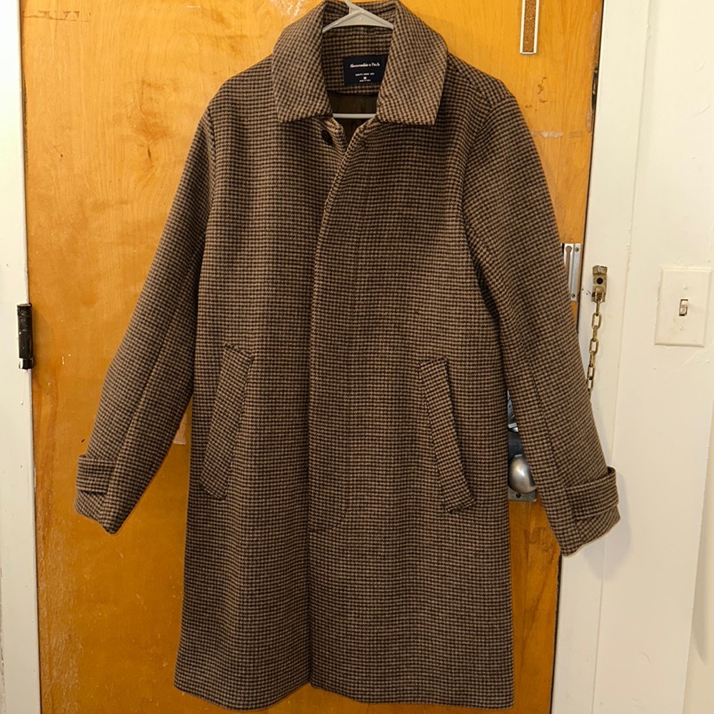 Abercrombie & Fitch. Wool-Blend Mac Coat in Light Brown Pattern. Size M.
